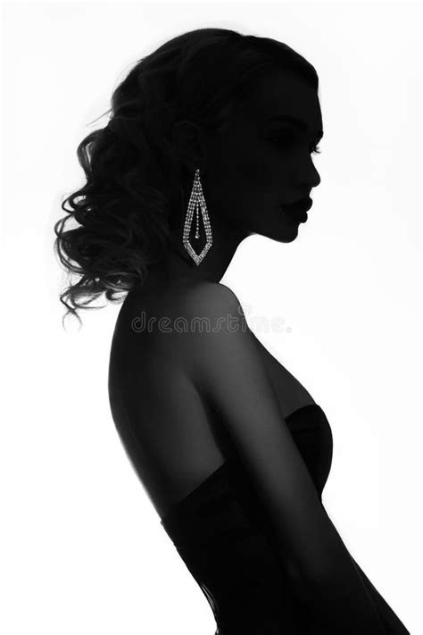 Blonde Nue Avec De Longs Poils Image Stock Image Du Renivellement Mode 41402745