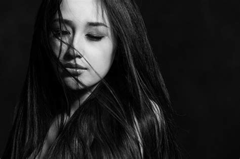 Mai Phương Thúy u buồn chụp ảnh bán nude