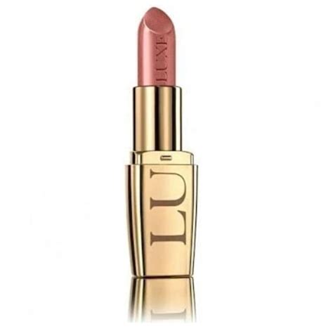 ᐉ Помада губная увлажняющая Avon Luxe Lustering Nude Камелия г AV Купить в Киеве