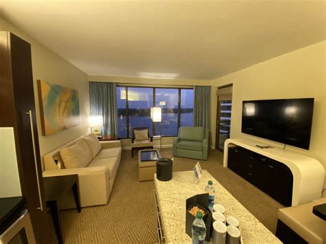 video    bedroom villa lake view  bay lake tower