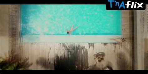 Barbara Mascarenhas Lesbian Butt Scene In Sp Cronicas De Uma Cidade Real Tnaflix