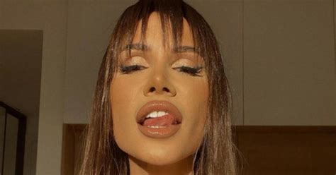 Minijaturni Bikini Nikolija Pokazala Sve Imperij