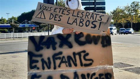 PHOTOS Le kilomètre delta de nouveau occupé à Nîmes par les anti pass