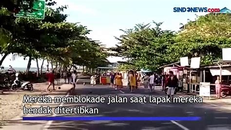 Penertiban Pkl Ricuh Pedagang Blokade Jalan Di Padang Video Dailymotion