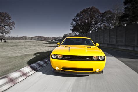 Фото обои Dodge Challenger, Додж Челленджер СРТ, желтый, передок, стиль ...