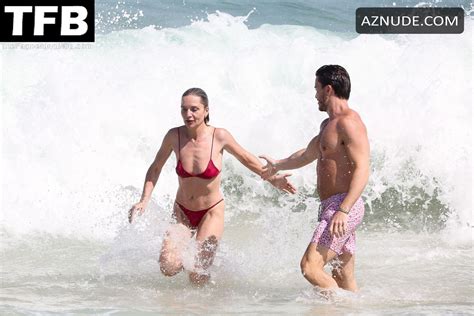 Melissa Cohen Sexy Seen Showing Off Her Hot Bikini Body At The Beach In Rio Aznude