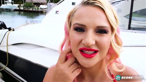 Bikini Bustin America Dolly Blonde