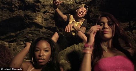 Tulisa Shows Off Her Bikini Body And Dance Moves In Her New Music Video Live It Up Daily Mail