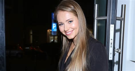Agata Rubik W Bikini Pokaza A Wsp Lne Zdj Cie Z Rodzin Kobieta