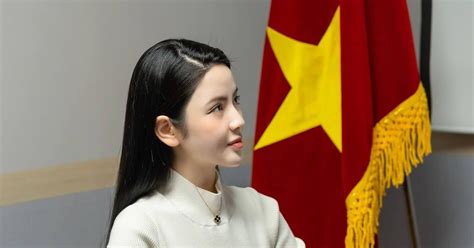 Nhan sắc vạn người mê của Chu Thanh Huyền hot girl sắp làm vợ Quang Hải