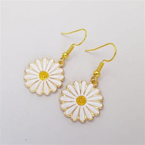 White Daisy Earrings In Gold Gold Earrings Enameled Flower Etsy Uk