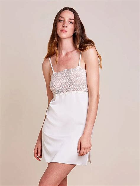 CAMISOLA ALCAS FINAS EM CETIM E RENDA CELESTIAL Voga Lingerie