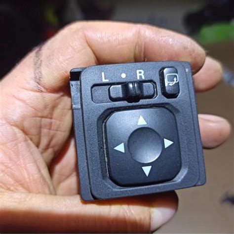 MR951187 Mitsubishi кнопка регулировки зеркал