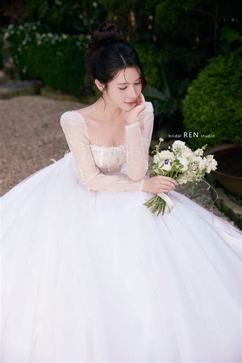 Top 10 Mẫu Váy Cưới Hot Nhất Năm 2025 Xu Hướng Thời Trang Cưới Hiện Đại Ren Bridal