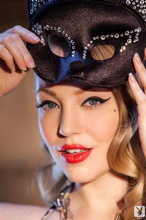 Saraliz Unmasked Nude Photo Set