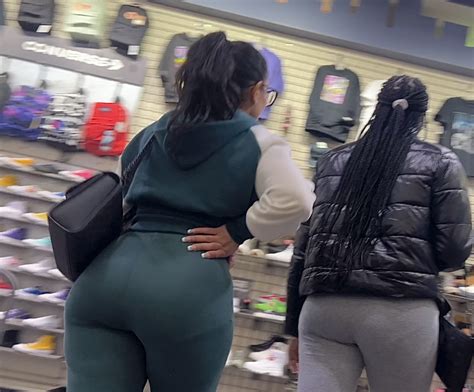 Nice Big Ass In Green Spandex Spandex Leggings Yoga Pants Forum