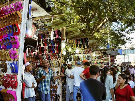 Bandra Linking Road Market - The Famous Bargain Market In Mumbai