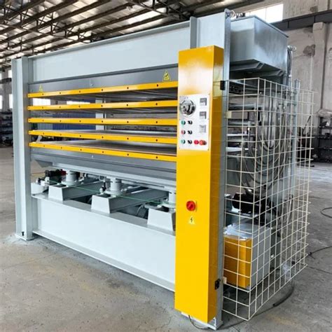 A Hydraulic Wooden Door Veneer Wood Pressing Machine Hot Press Laminate Door Skin Plywood