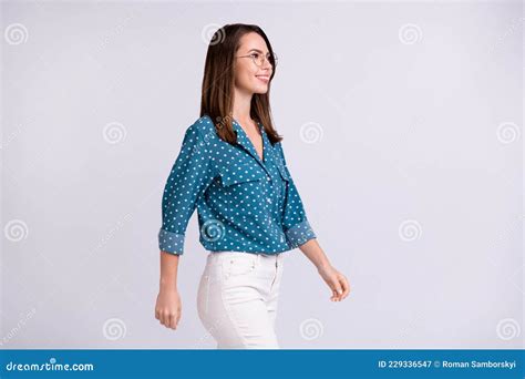 Foto De Perfil De Brunette Optimista Cabellera Director Ejecutivo De Dama Vestir Camisa Azul De