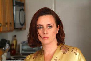 Housewife Cutie Katie Afternoon Nude Chores Photo Gallery