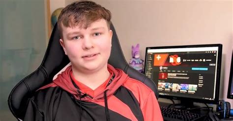 15 Years Old Fortnite Player Drops School To Go Professional - GuruGamer.com