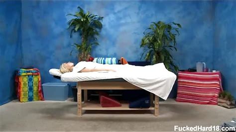 Le Massage Sensuel D Une Blonde PORNDROIDS