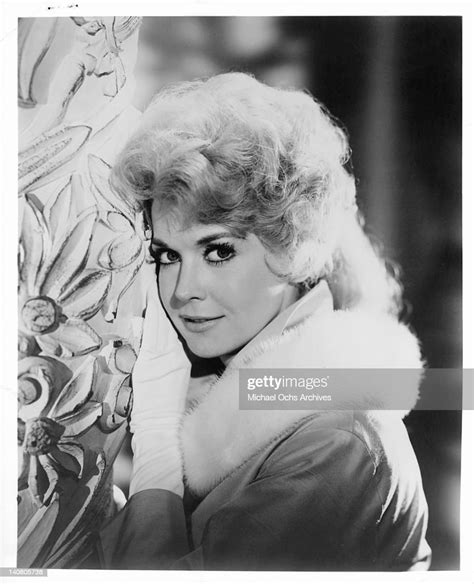 Donna Douglas In A Publicity Portrait From The Television Series The Nachrichtenfoto Getty