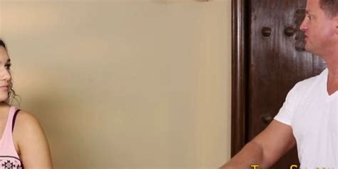 Jizzy Babe Bangs Masseur Tnaflix