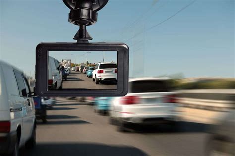 Dash Cam, cos'è e perché conviene averla in macchina - Tecnozoom