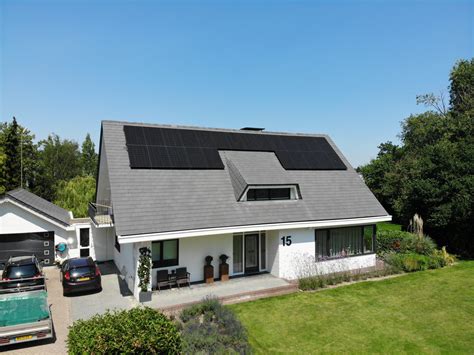 Hd Solar Monteert Zonnepanelen Op Een Leien Dak Hd Solar De