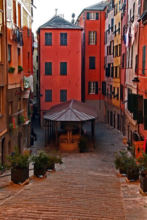 Genova La Piazza Dei Truogoli Di Santa Brigida Via Flickr