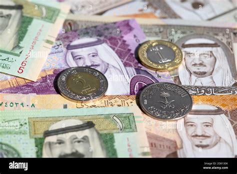 Collection of Saudi Arabia Riyal banknotes Stock Photo - Alamy