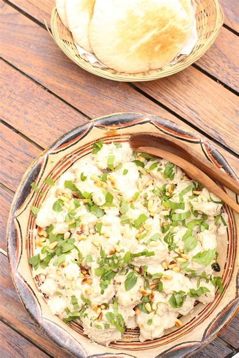 Un Peu Gay Dans Les Coings Salade De Chou Fleur En Sauce Aux Anchois Et Pignons De Pin