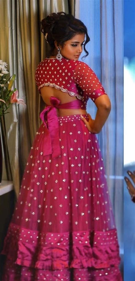 Anupama Parameswaran Latest Hot Photos Exposing Her Sexy Ba