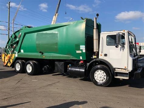 Mack Mr688 Garbage Truck