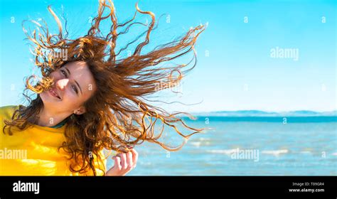 Mädchen im weißen bikini Fotos und Bildmaterial in hoher Auflösung Alamy