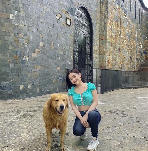 Danh tính hai hot girl Việt sở hữu vòng 1 vượt ngưỡng 100cm