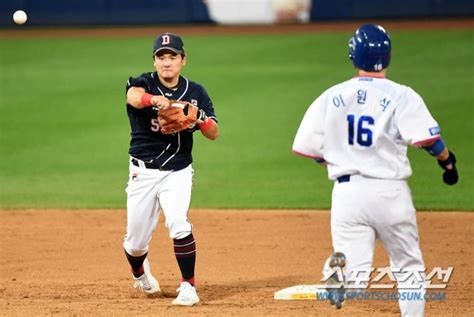 포토 최주환 더 이상의 실점은 없다 네이트 스포츠