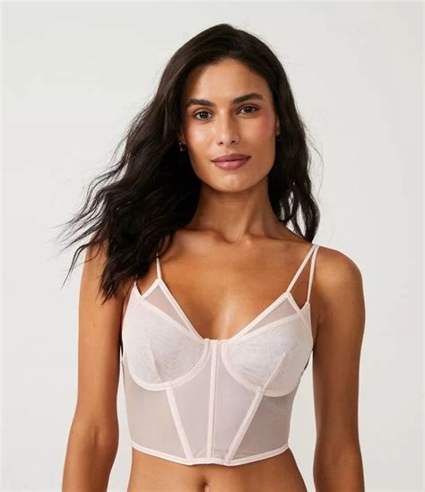 Renner revela seleção de lingerie design e moda acessível