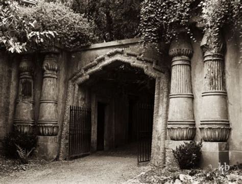 Explore The Enchanting Egyptian Avenue In Highgate Cemetery