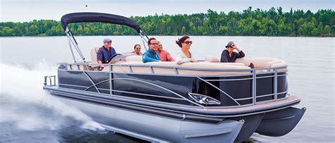Pontoon Boats | Discover Boating Canada