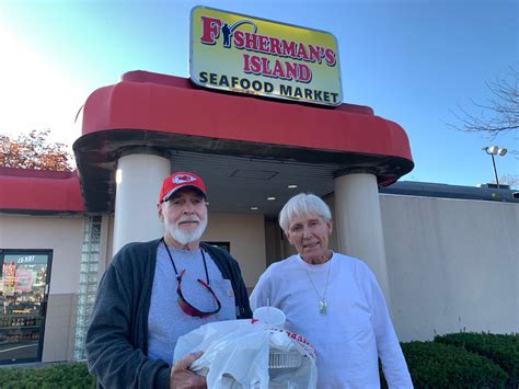 'The Best Snow Crab In Town': Fisherman's Island Opens In Joliet