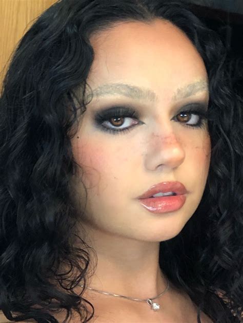 Smokey Eye Blonde Brows