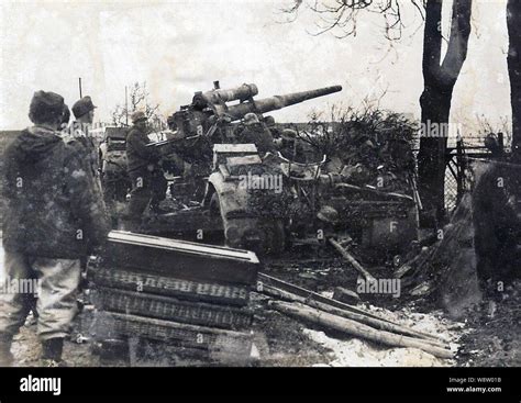 German Soldiers With Artillery On The Eastern Front 1945 Stock Photo