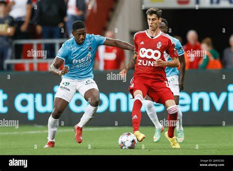 Oostende S Osaze Urhoghide And Standard S Filippo Melegoni Fight For