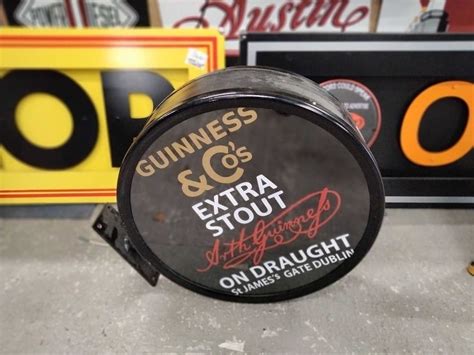 Lot 526 Illuminated Round Wall Mounted Guinness Sign