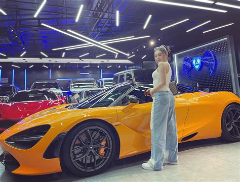 Hot girl 9X bán quần áo tại TP HCM chốt McLaren 720S Spider triệu đô chỉ sau 30 phút ghép cặp