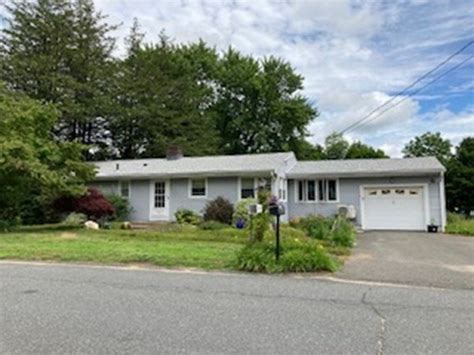 4 Porter St Granby Ma 01033 ®