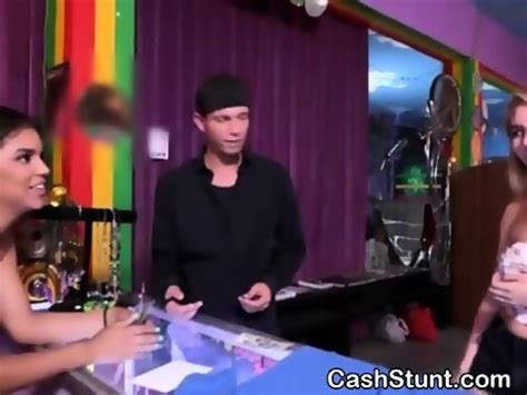 Street Walking Brunette Crack Whore Sucking For Cash