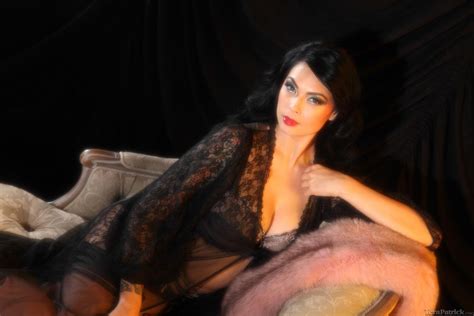 Hot Tera Patrick Posing In Black Lingerie On Couch Photos